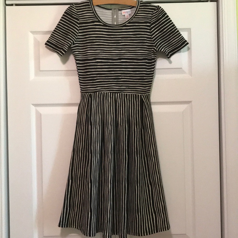 NWOT LuLaRoe XS Amelia